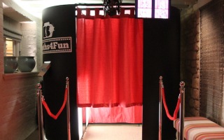 Black Oval Photo Booth